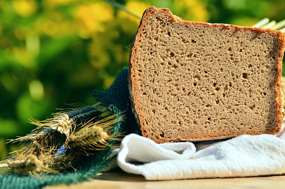 Loaf Bread on Top of White Textile, bake, baked, baked goods HD wallpaper