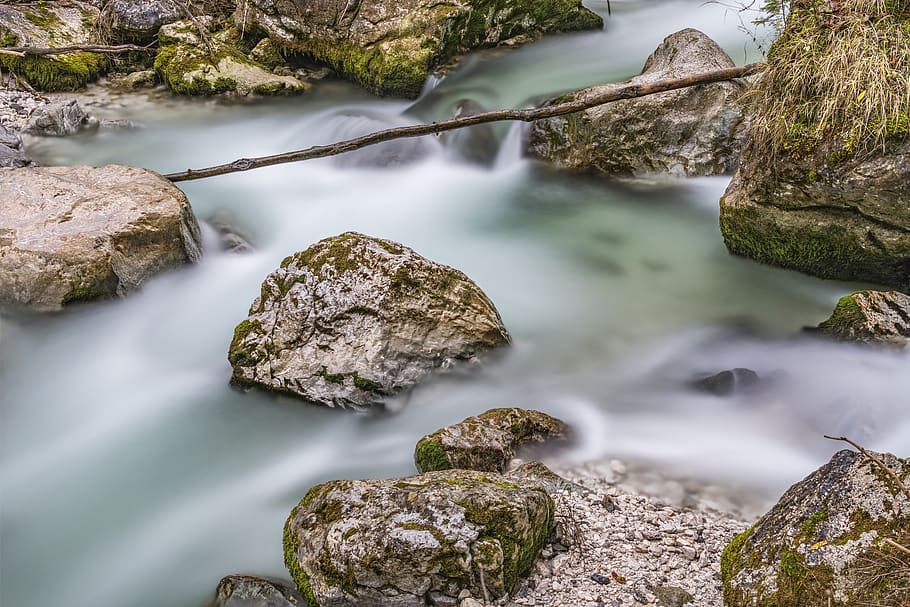stream with moss covered rocks during daytime, plant, flora, weed HD wallpaper