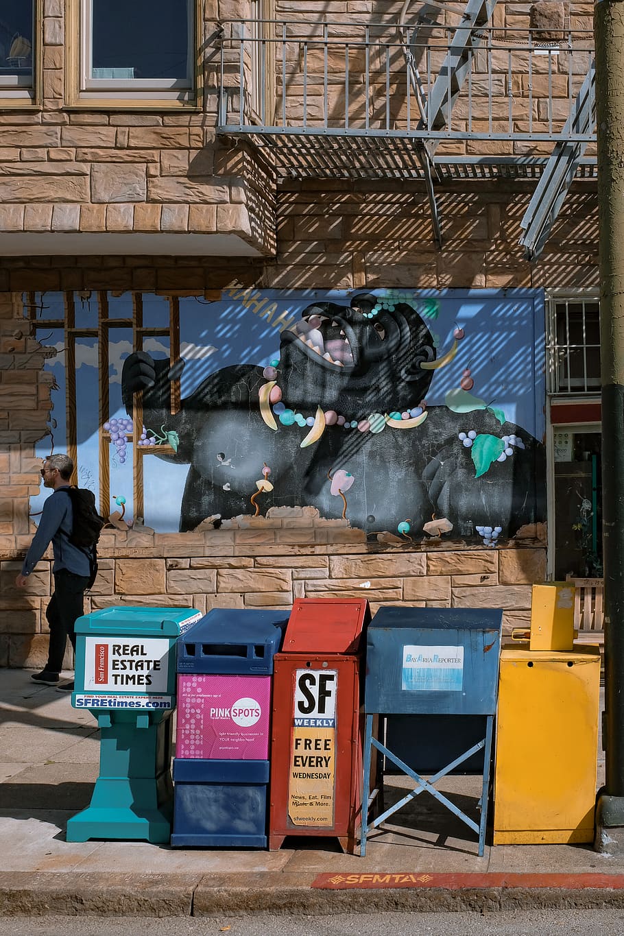 primate wall painting, gorilla, mural, mural wall, street, street view HD wallpaper