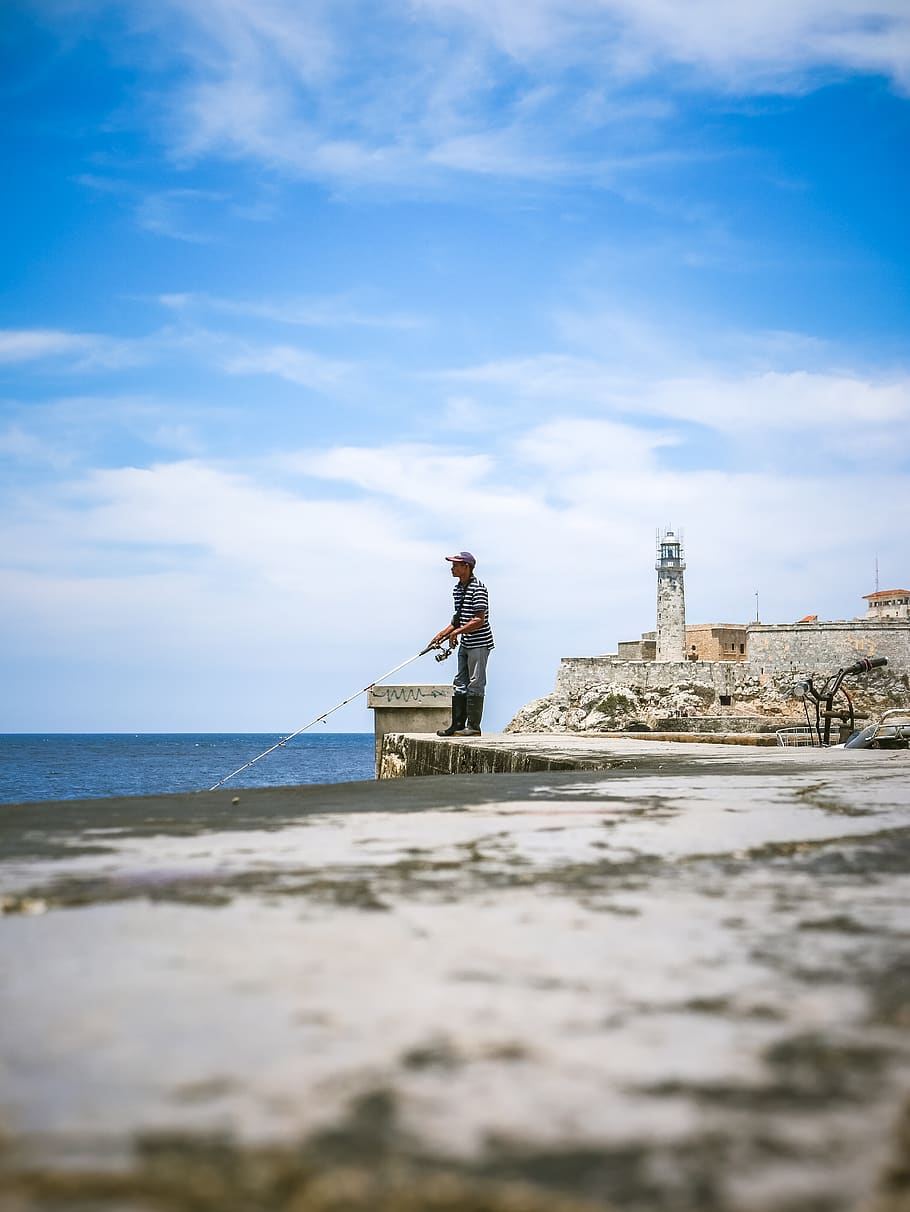 man standing on cliff, person, human, outdoors, nature, havana HD wallpaper