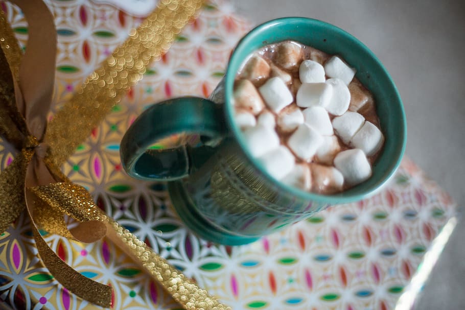 present, christmas, winter, hot chocolate, marshmallows, mug, HD wallpaper