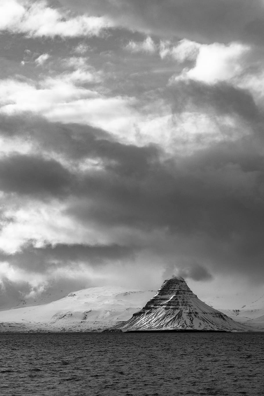 Grayscale Mountain and Clouds, beach, black-and-white, landscape HD wallpaper