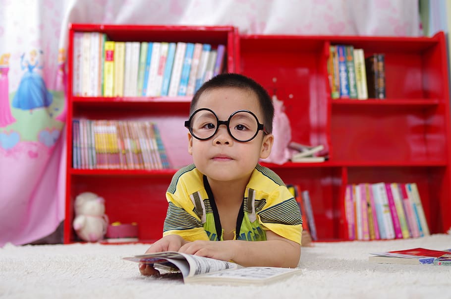 Boy Standing Near Bookshelf, adorable, blur, bookcase, child, HD wallpaper