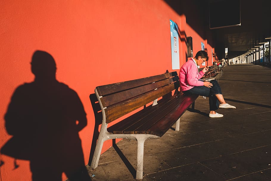 person sitting on bench, human, people, spain, mahón, port of mahon HD wallpaper