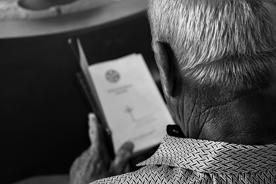 person reading card, klaipėda, lithuania, book, man, black and white HD wallpaper