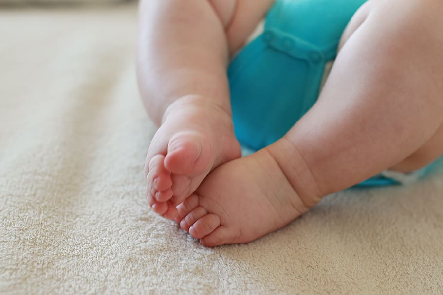 The newborn and his little feet on a blanket, baby, young, human body part HD wallpaper