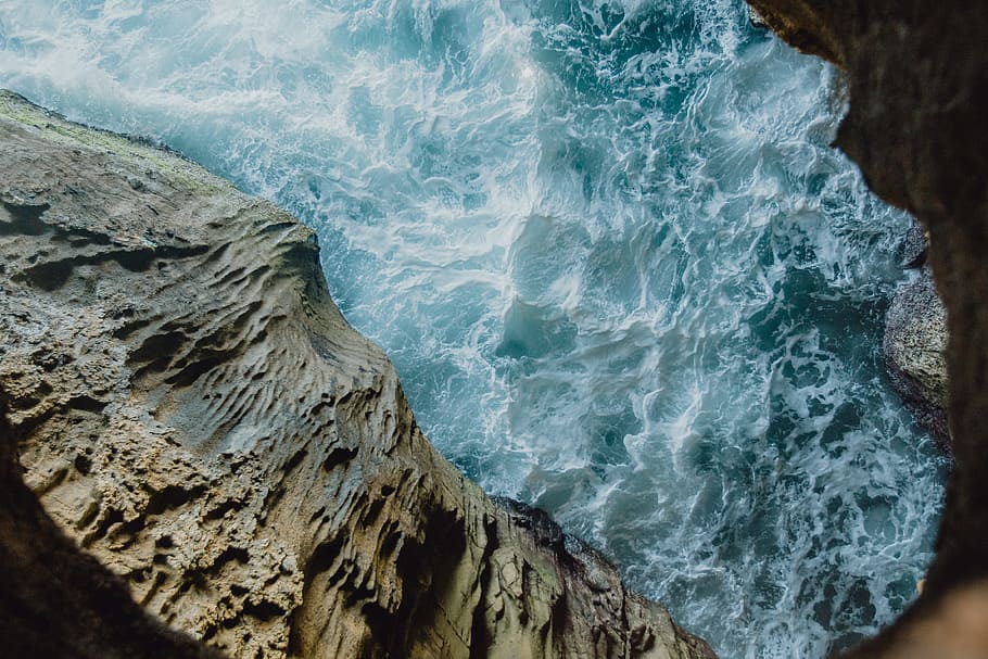 Cliff on the Western Seaboard of Algarve, Praia da Amoreira, Portugal HD wallpaper