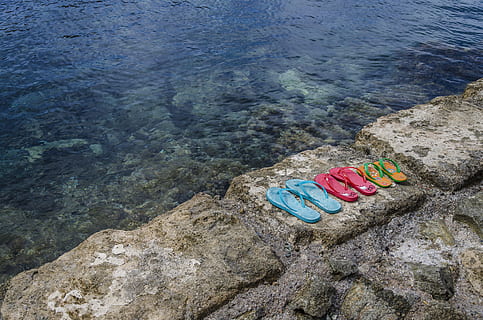 Flip Flops, beach, clear, flip-flops, nature, ocean, rocks, sea HD wallpaper