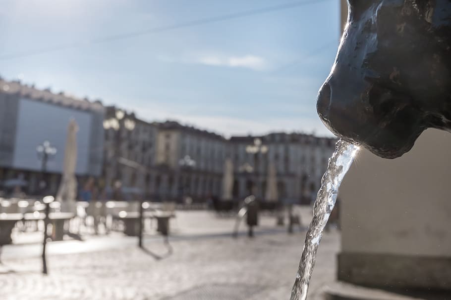 Water fountain detail on Piazza Vittorio Vineto in Turin, Italy HD wallpaper