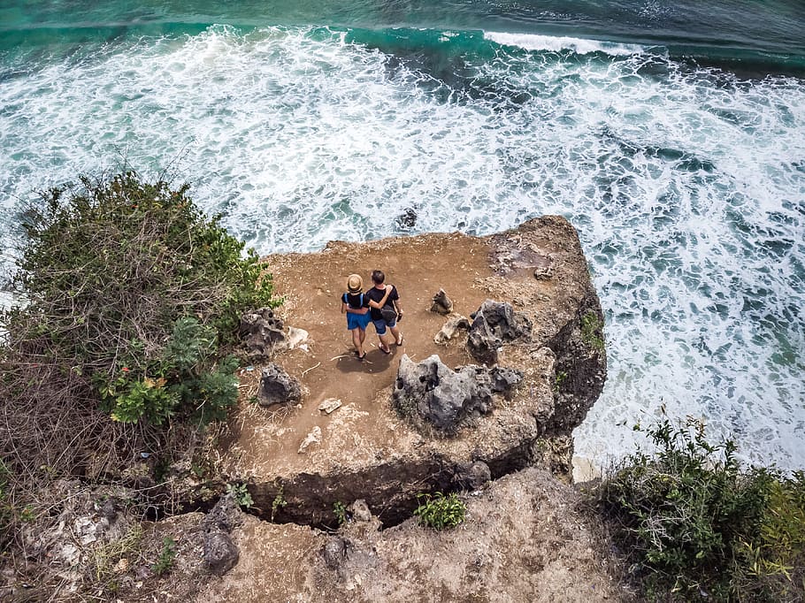 Photography of People Standing Near Cliff, adventure, affection HD wallpaper