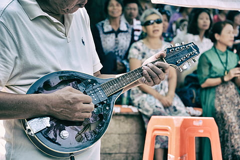 man playing string instrument near croud, person, human, people HD wallpaper