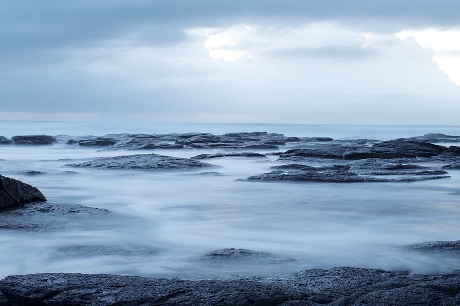 mist, ocean, blue, rocks, shore, sky, water, beauty in nature HD wallpaper