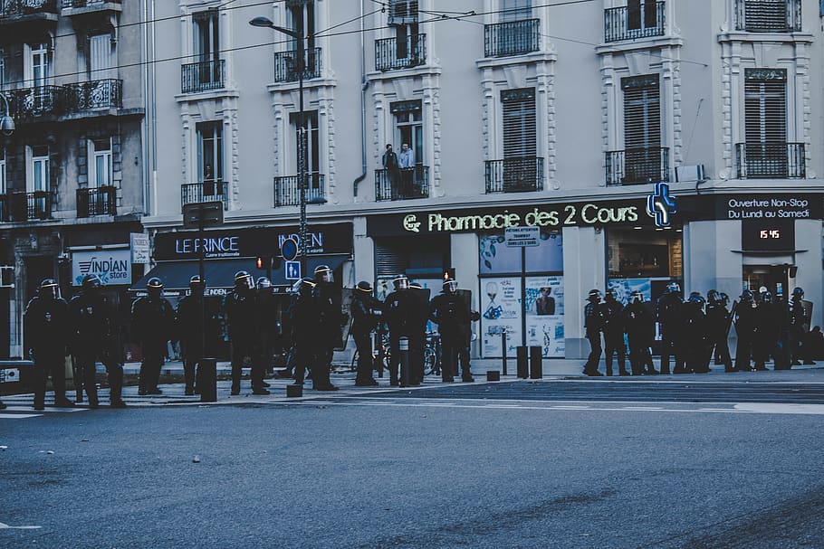 people standing near building, protest, hooligan, policeman, studen, HD wallpaper