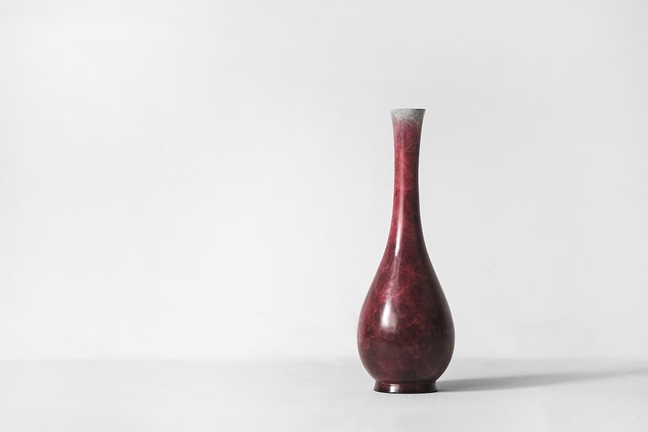 red ceramic vase on white surface, studio shot, single object HD wallpaper