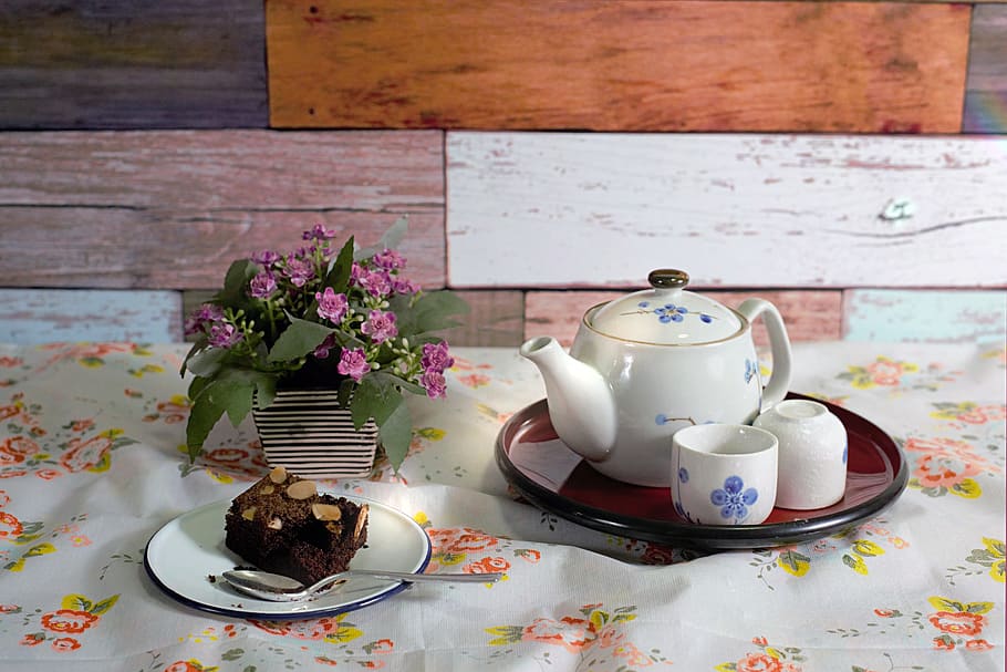 tea pot, flowers, vase, cups, table, wood, teatime, flower vase, HD wallpaper