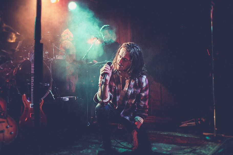 concert, singer, singing, stage, lights, spotlight, people HD wallpaper