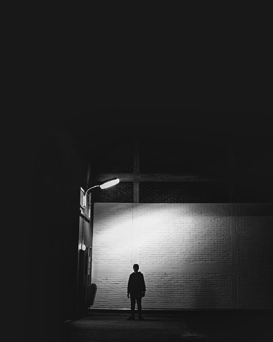 Silhouette Of Man Standing Under Lamp Post, black and white, black-and-white, HD wallpaper