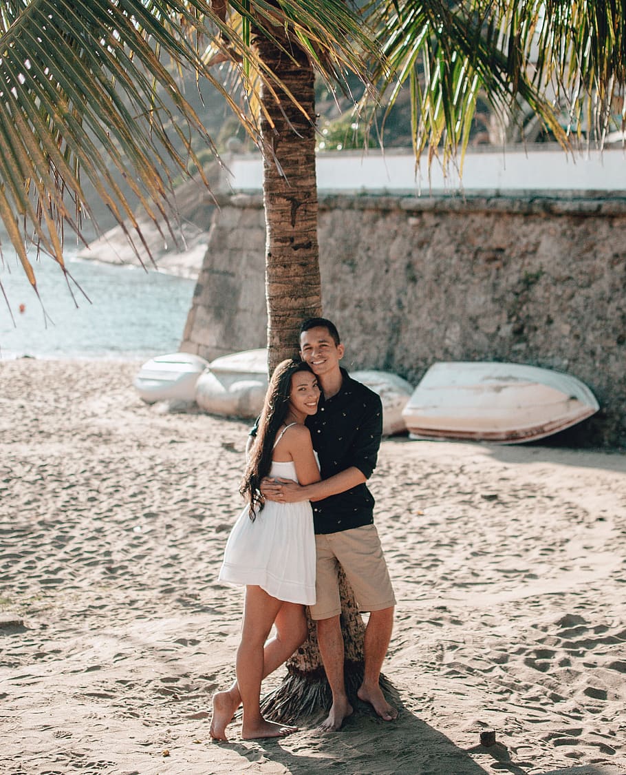 Couple Standing Under Tree, beach, beautiful, daylight, daytime HD wallpaper