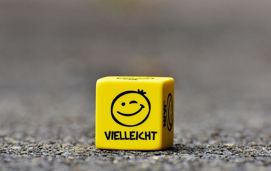 Yellow Vielleicht Dice, blur, close-up, color, cube, emoticon HD wallpaper