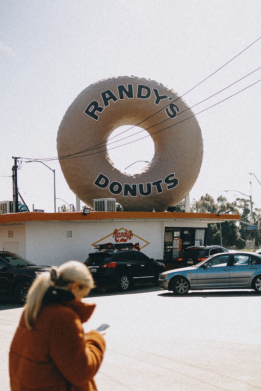 Randy's Donuts signage, car, motor vehicle, mode of transportation HD wallpaper