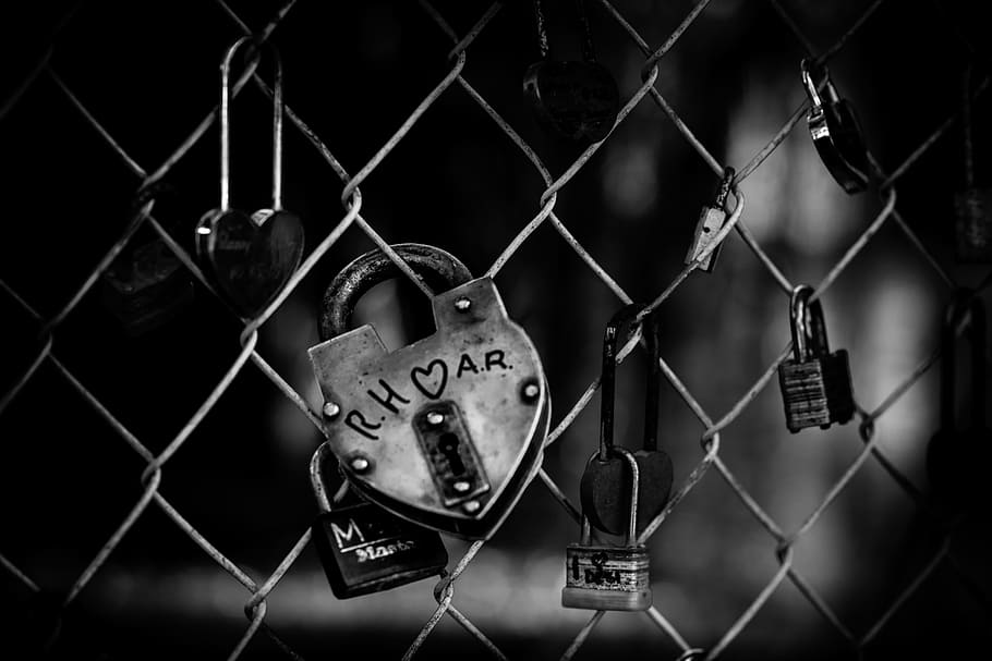 Love Locks, black background, close -up, dark, hanging, iron, HD wallpaper