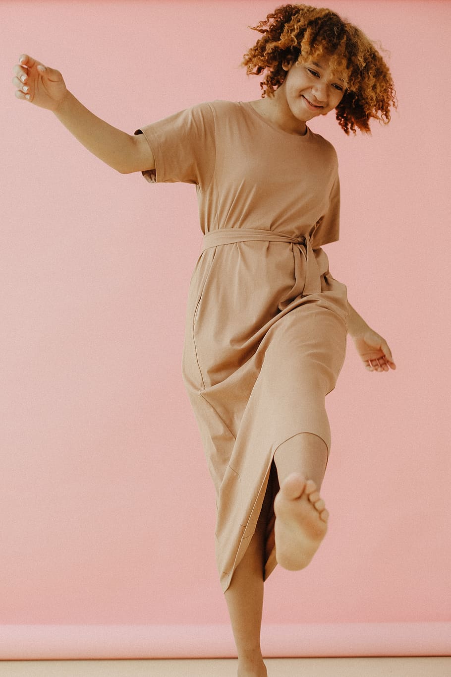 Woman Wearing Brown Dress, beautiful, beauty, cute, dancing, elegant HD wallpaper