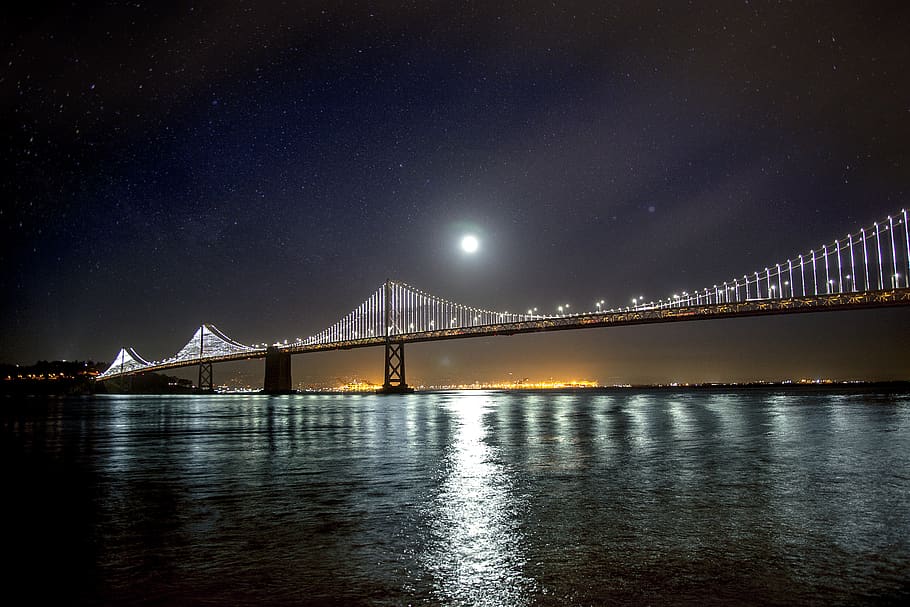 Moon over the San Francisco – Oakland Bay suspension Bridge reflected on the water below, HD wallpaper