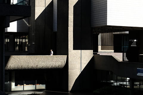 gray concrete terrace, united kingdom, barbican, london, silhouette HD wallpaper