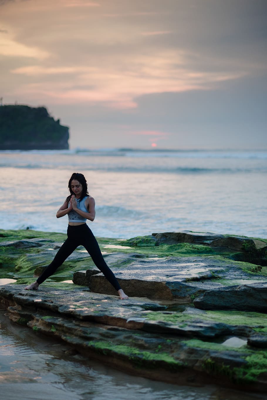 sea, ocean, water, waves, nature, coast, rock, people, girl HD wallpaper