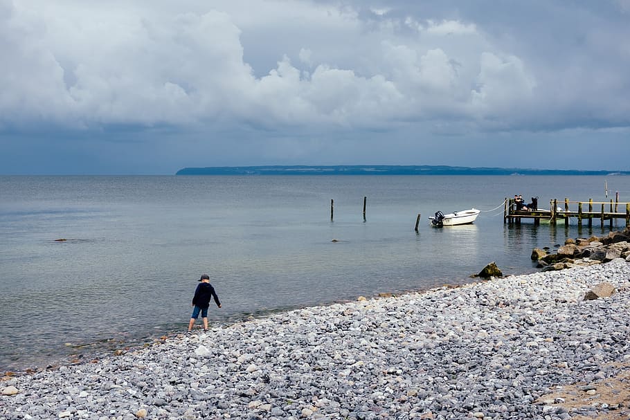 Boy on a sea shore, alone, beach, blue, boat, child, coast, fishing HD wallpaper