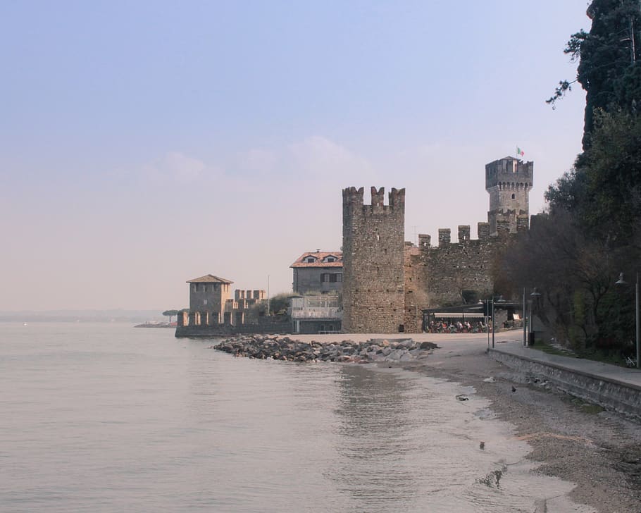 italy, sirmione, water, architecture, sky, built structure HD wallpaper