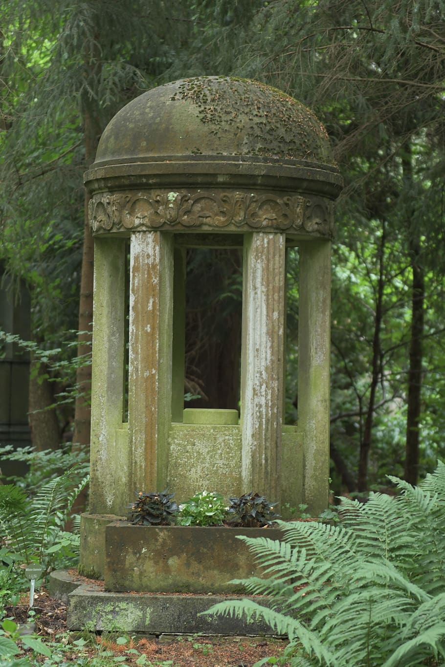 Tomb grave. Каменная Гробница. Камень на кладбище. Склеп из камня. Старинные гробницы из камней.