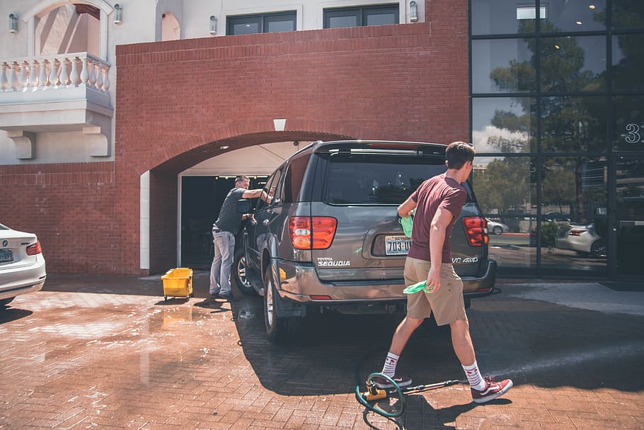 man cleaning silver SUV, building exterior, built structure, architecture HD wallpaper