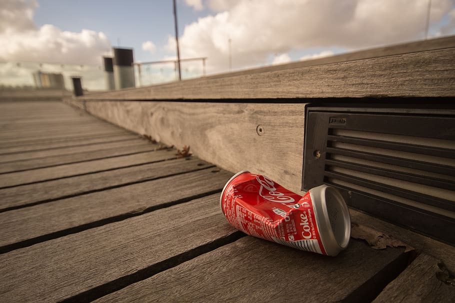 Red and White Coca-cola Can Near Brown Surface in Close-up Photography HD wallpaper