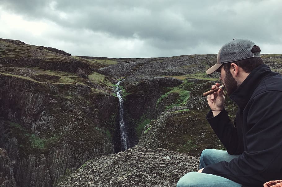 Guys outdoors. The Green Rock Dawg.