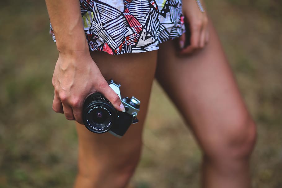 camera, canon, old, vintage, hand, girl, woman, legs, hold, HD wallpaper