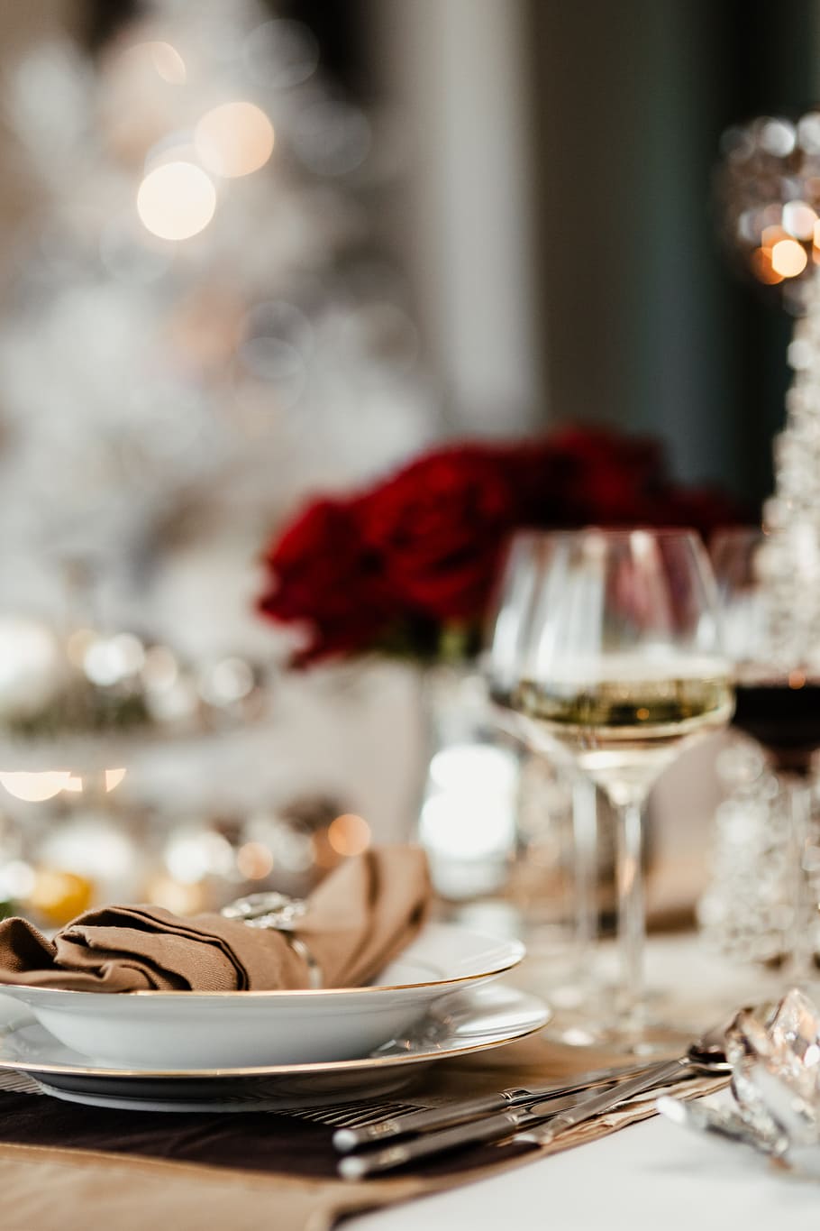 Silver Christmas decorations, xmas, christmas eve, dining, dining room HD wallpaper