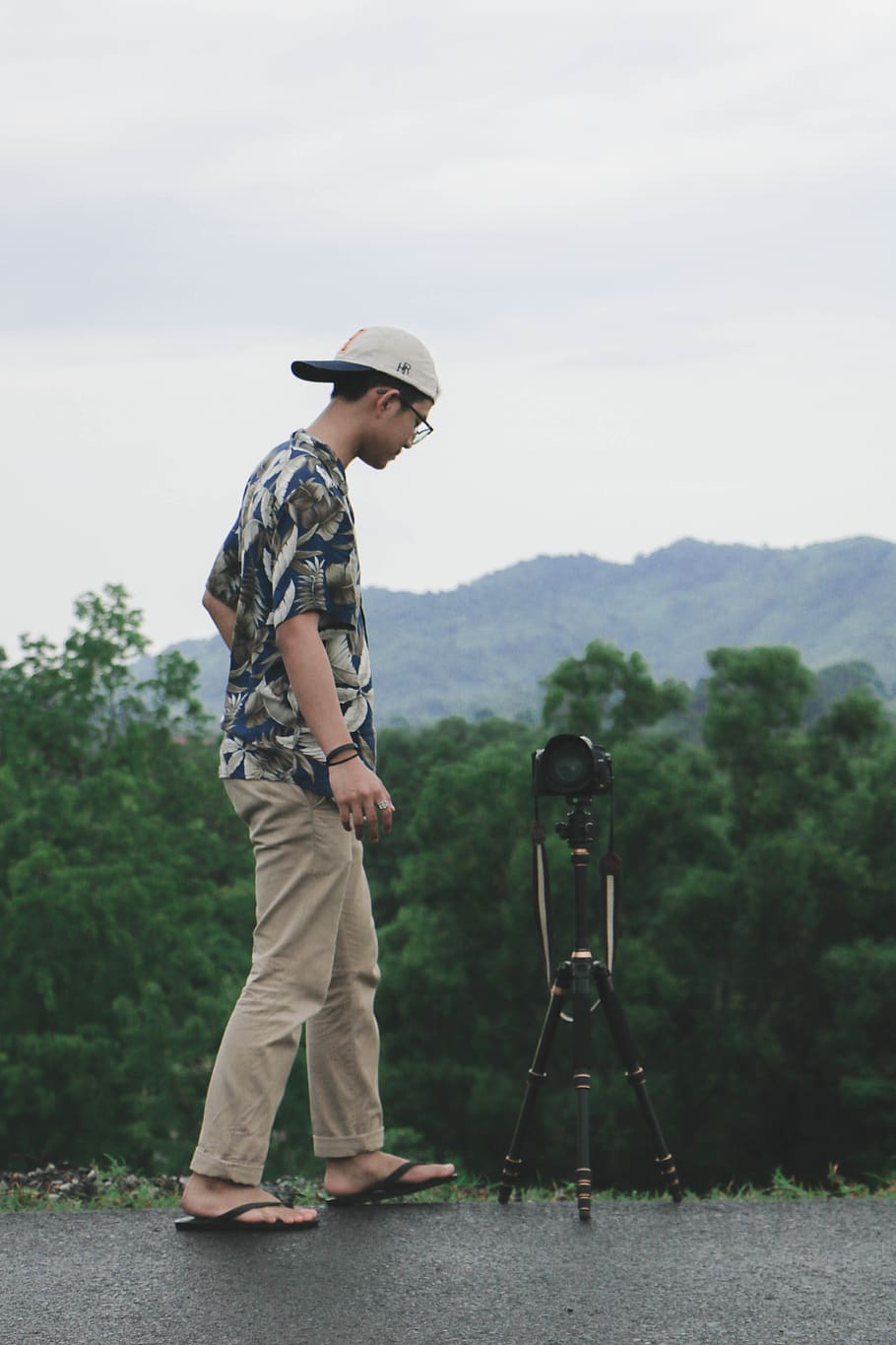 camera, hat, person, man, male, full length, real people, standing HD wallpaper
