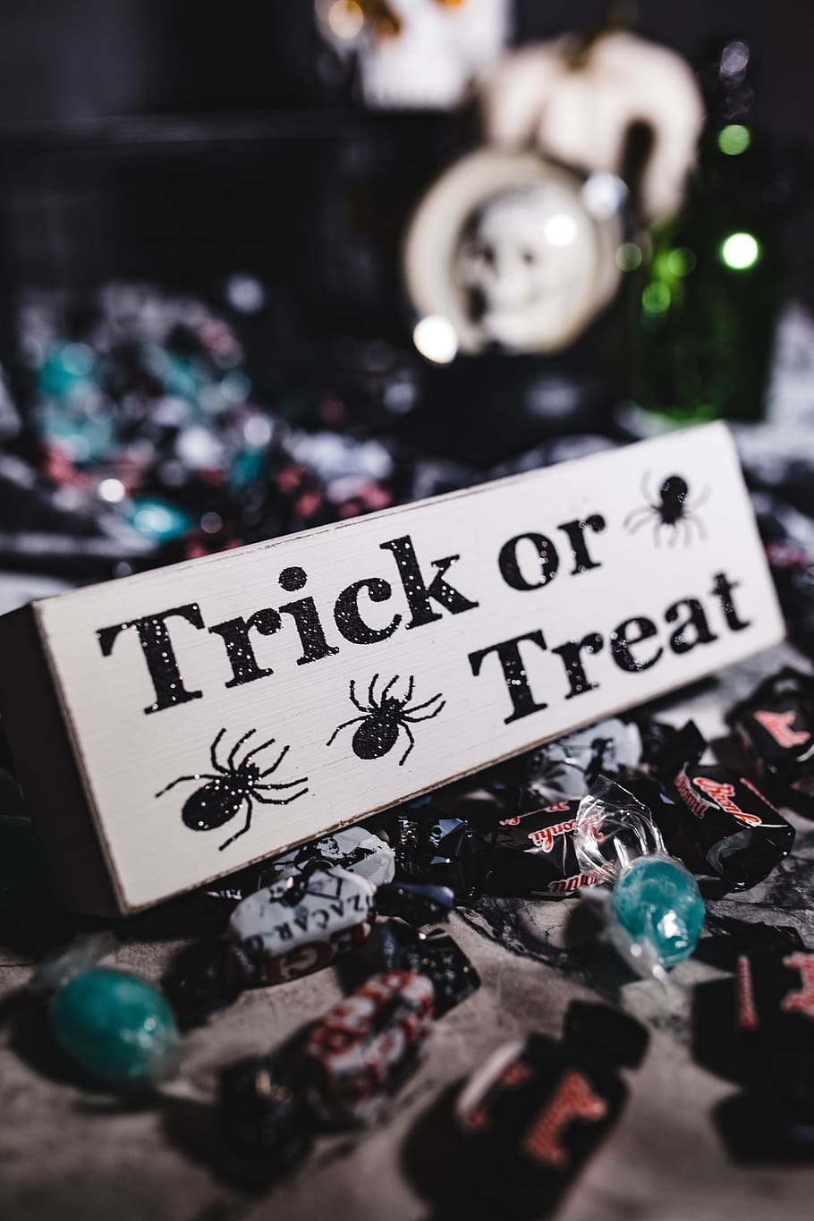 Halloween Decorations, moody, autumn, fall, spooky, boo, scary HD wallpaper