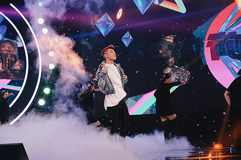 stage, human, person, crowd, apparel, clothing, sơn tùng HD wallpaper