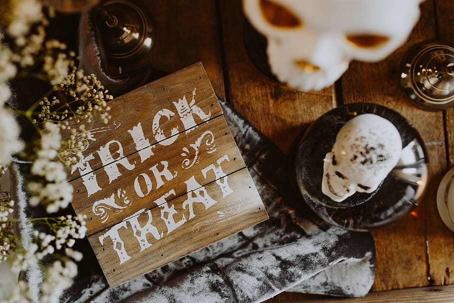 Halloween Decorations & Candles, autumn, fall, skull, horror HD wallpaper