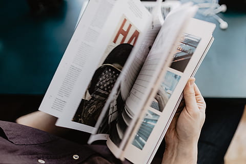 Reading a magazine, workspace, desk, time, break, entrepreneur HD wallpaper