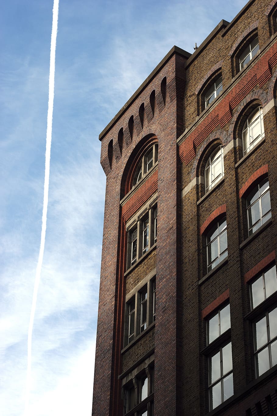 ireland, dublin, windows, red brick, building, plane, guinness HD wallpaper