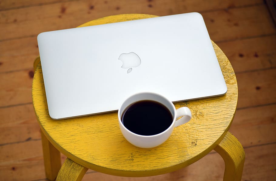 Silver Macbook Beside White Cup, apple, caffeine, coffee, laptop HD wallpaper