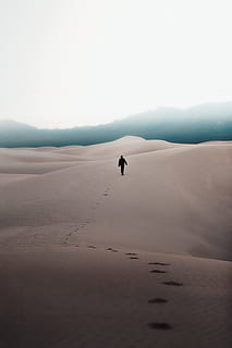 man walking through the desert, sand dune, mountain, white sand dune HD wallpaper