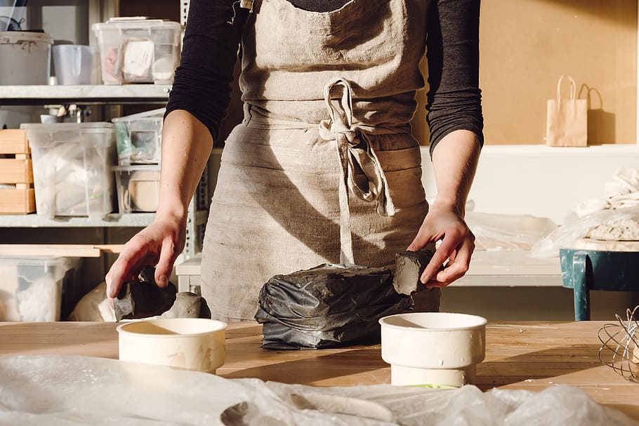 Potter in her studio working with clay, art, artist, background, HD wallpaper