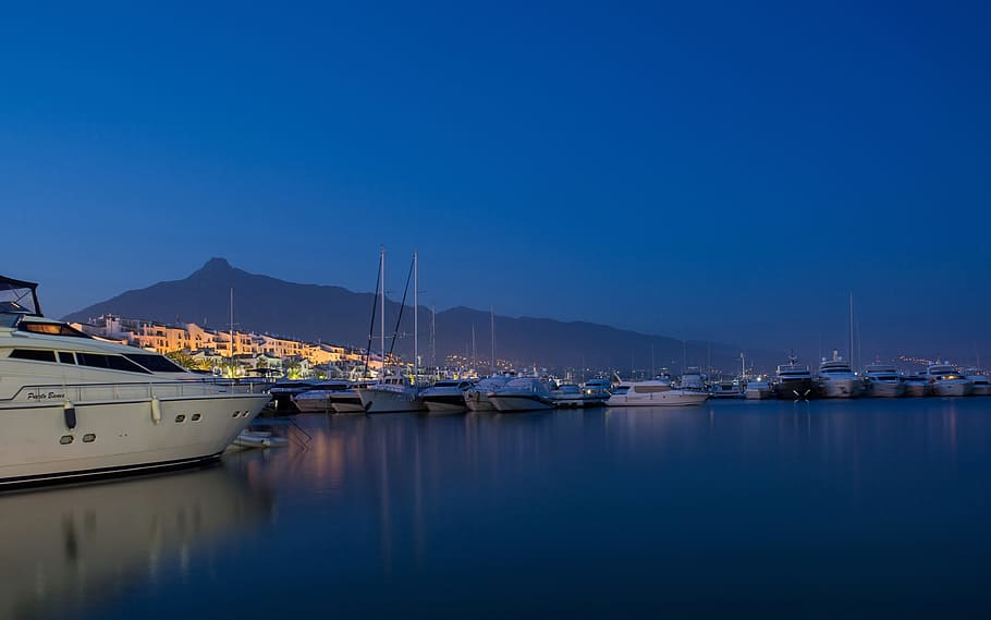 White Yacht on Body of Water during Nighttime, boats, dark, dock HD wallpaper