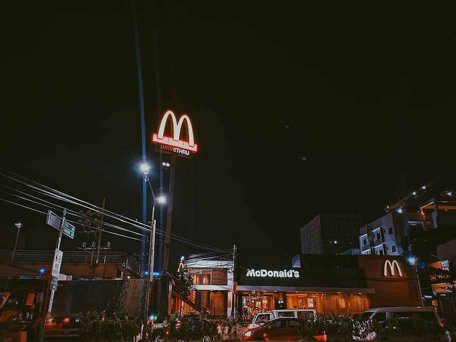 Mcdonald Store at Nigh Time, building, city, commercial eatablishment