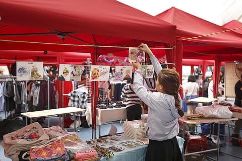 Girl Arranging Displays For Sale, assorted, Booth, carnival, city HD wallpaper