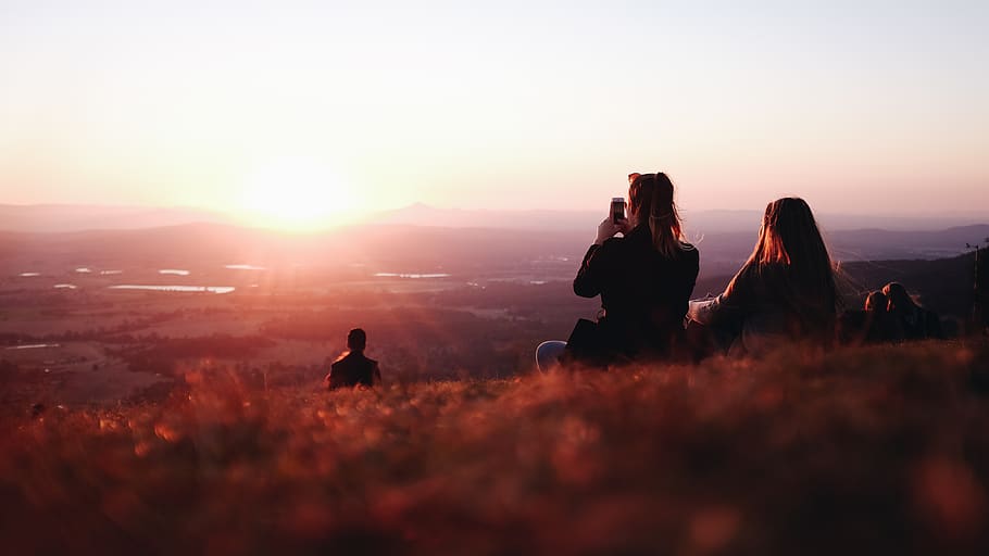 two person sitting on field, human, nature, photography, outdoors HD wallpaper